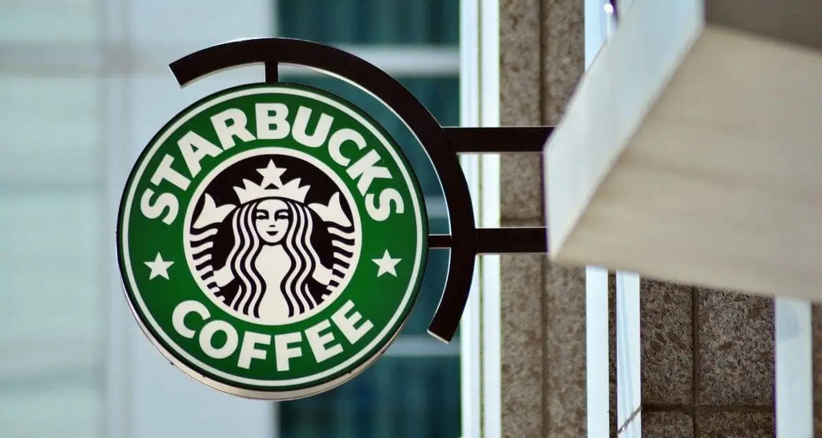 does Starbucks take Apple Pay